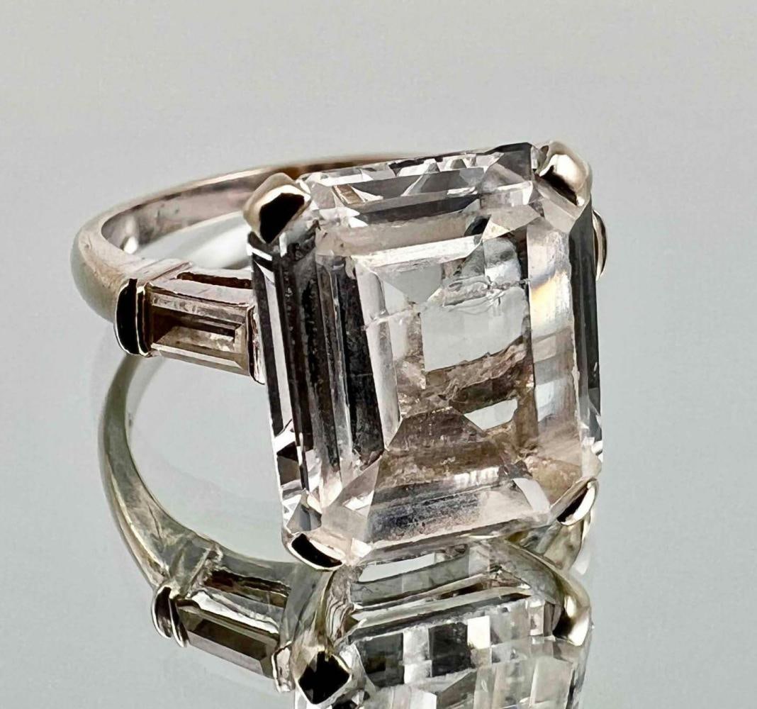 14K White Spinel Ring: 14K White Spinel Ring, 4.0g. Marked 14K. Center Stone Approximately 0.5L x 0.375W in. Approximate Ring Size 6. ALL CREDIT CARDS WILL BE MANUALLY VERIFIED PRIOR TO SHIPMENT.