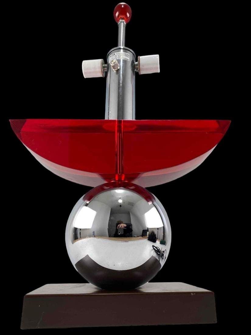 Van Teal Geometric Modern Lucite and Chrome Lamp: Abstract Geometric Modernist Van Teal Lucite and Chrome Sculptural Table Lamp. Tag Marked "Van Teal Art in Lighting and Accessories." Please note presence of some scratches to lucite and chrome, as th