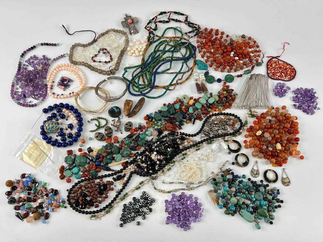 Lot Of Beads & Jewelry Making Supplies (1 of 20)