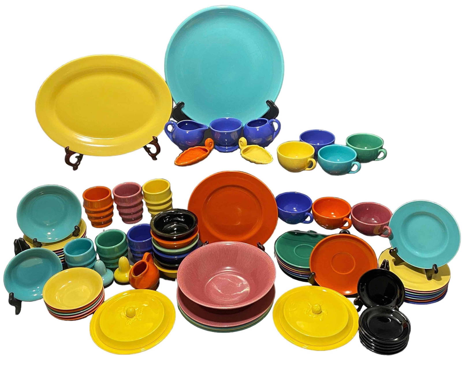 72 Pieces Metlox Poppy Trail & Coordinating Vintage Pottery Auction