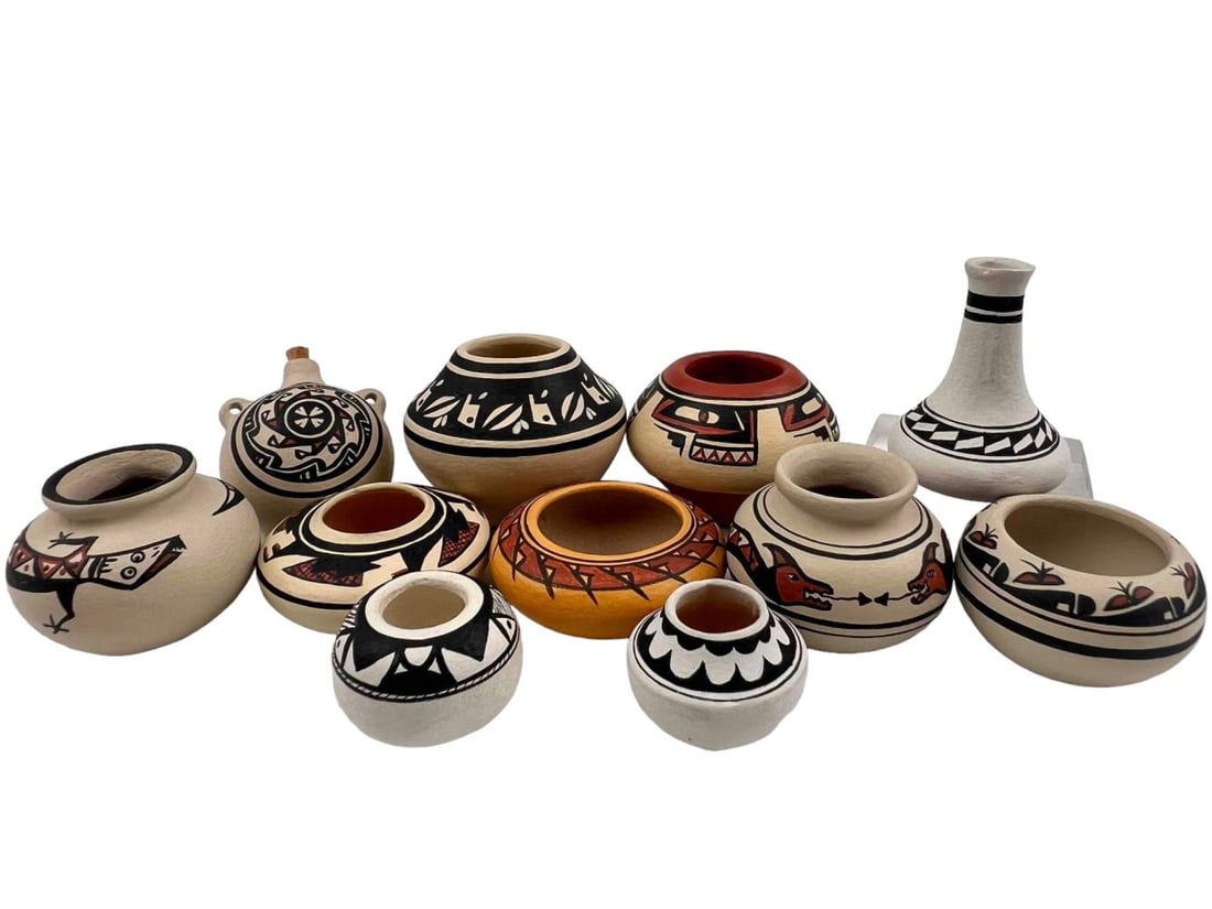 Miniature Native American Pueblo Pottery Pieces (1 of 20)