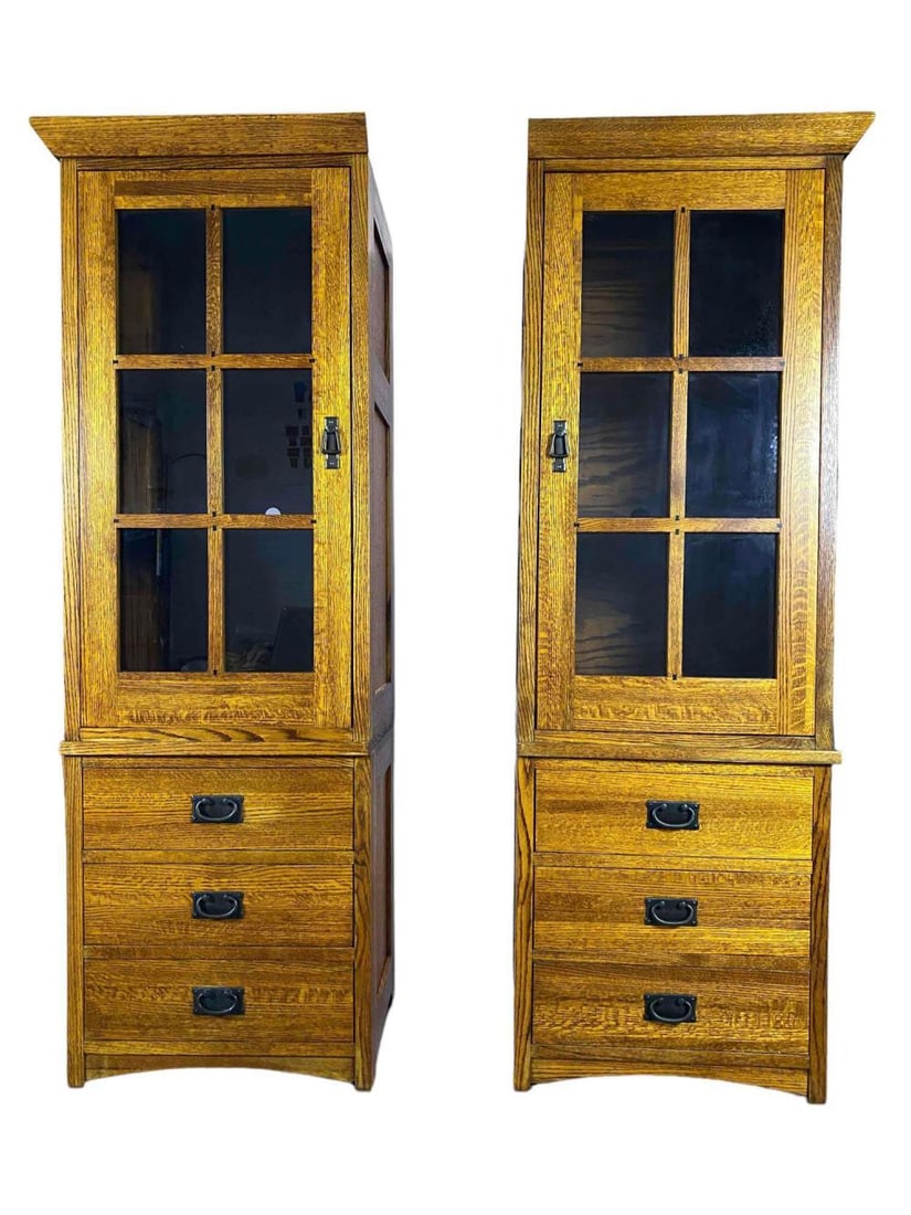 Pair of Arts and Crafts Mission Style Amish Cabinets (1 of 18)