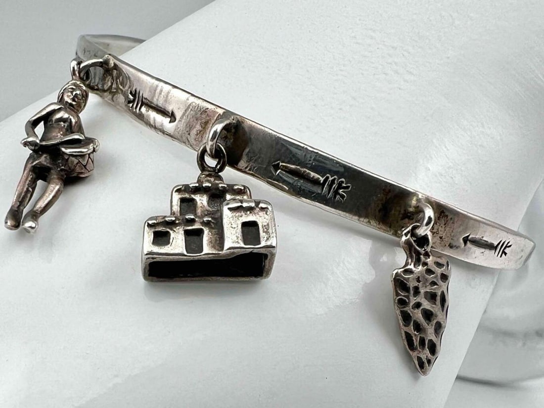 Native American Sterling Silver Charm Bracelet (1 of 13)