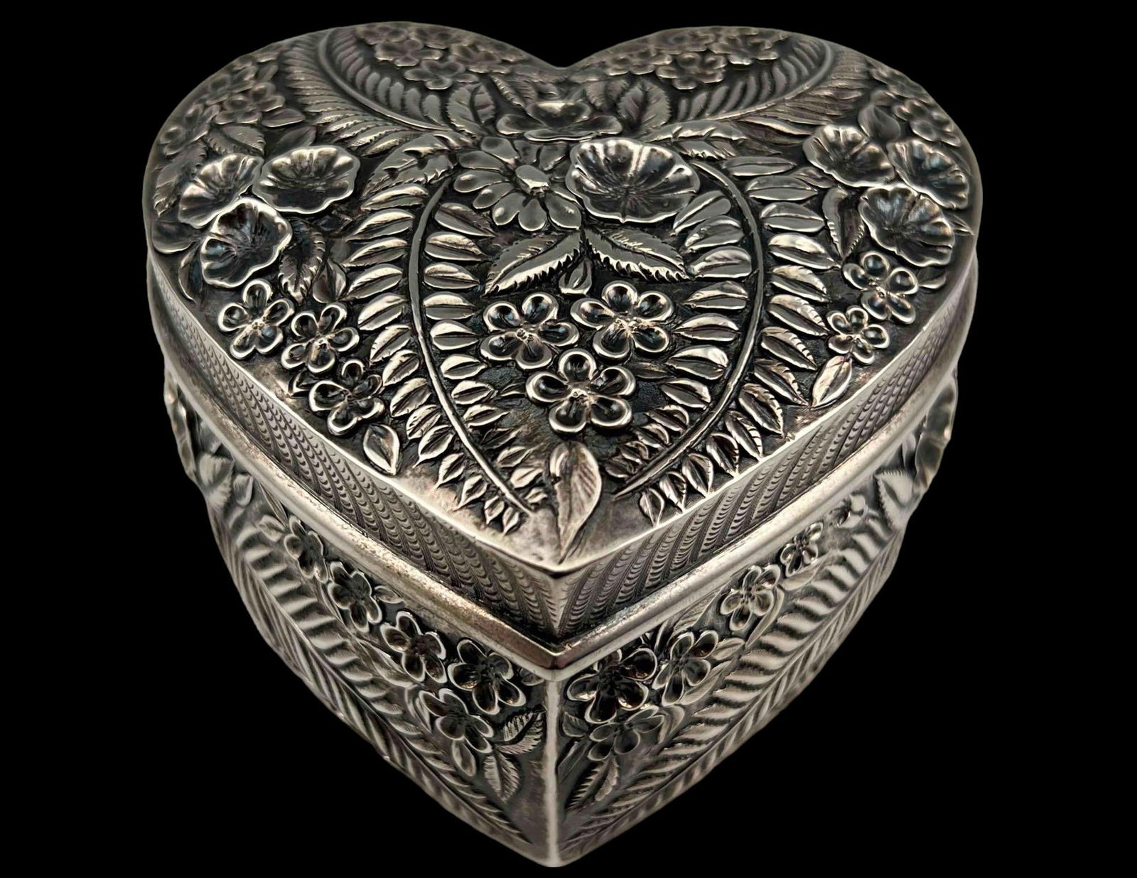 A. Jacobi & Co. Sterling Silver Repousse Heart Box (1 of 15)