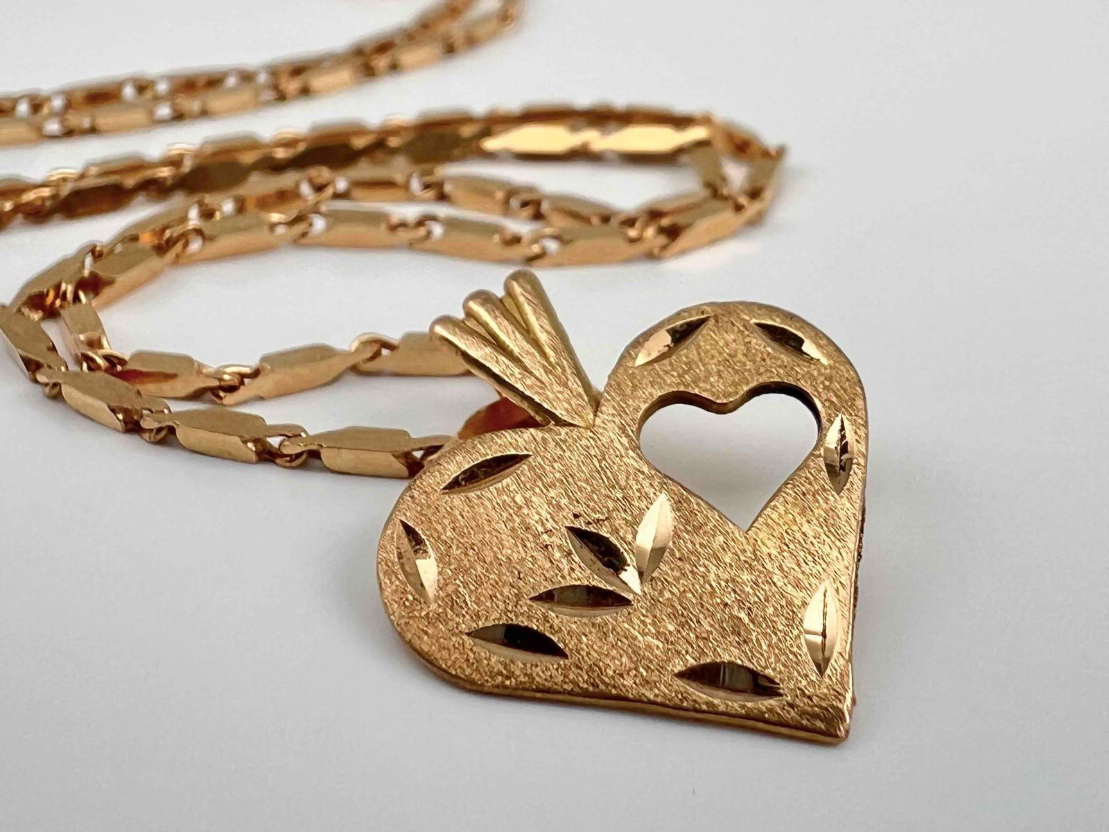 18K Diamond Cut Heart Necklace (1 of 9)