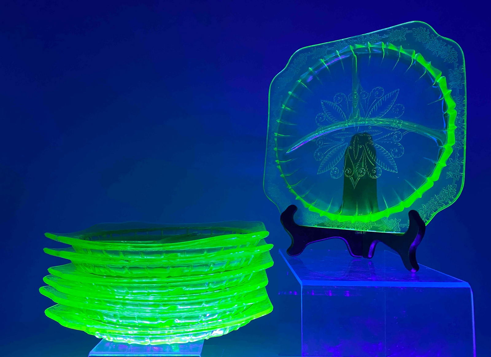 Uranium Glass Grill Plates, Adams Pattern (1 of 8)