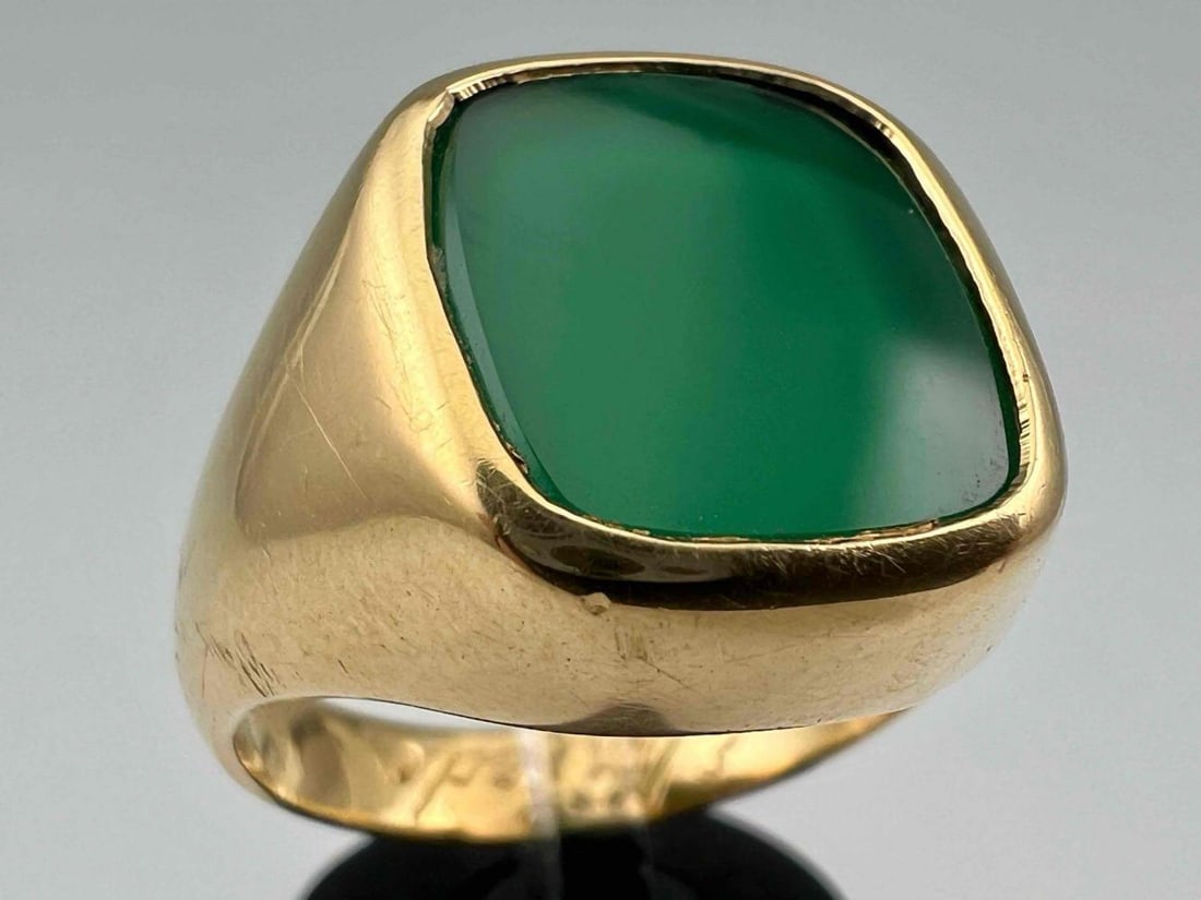 18K Chrysoprase Ring, Ca. 1950's (1 of 8)