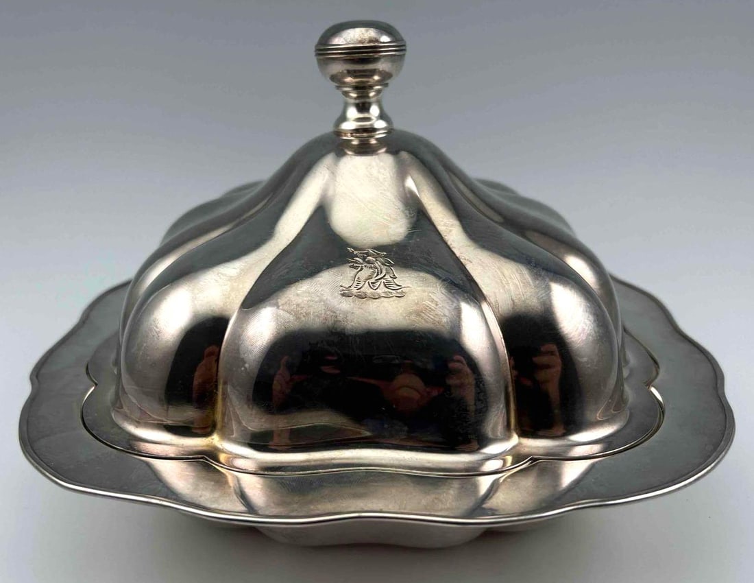 Antique Silver Plate Lidded Serving Dish With Etched Lion Crest (1 of 8)