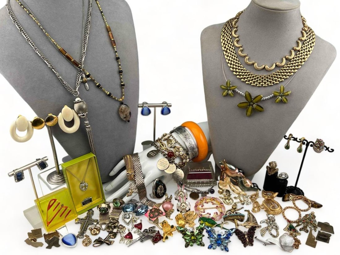 Large Vintage Costume Jewelry Lot (1 of 16)