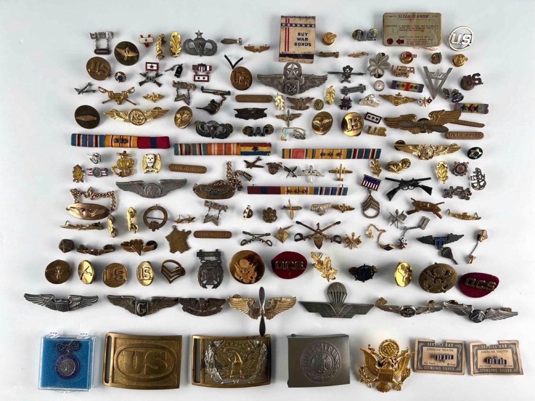 United States Armed Forces Pins and Badges (1 of 17)