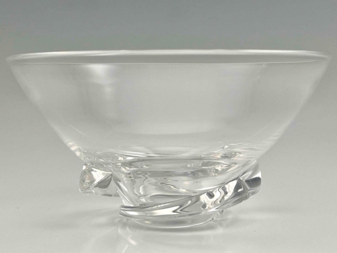 Steuben Mid Century Donald Pollard Art Glass Spiral Bowl: Steuben Mid Century Donald Pollard Art Glass Spiral Bowl. Signed at base. Glass Bowl Approximately 7.25D x 6.25H in.
