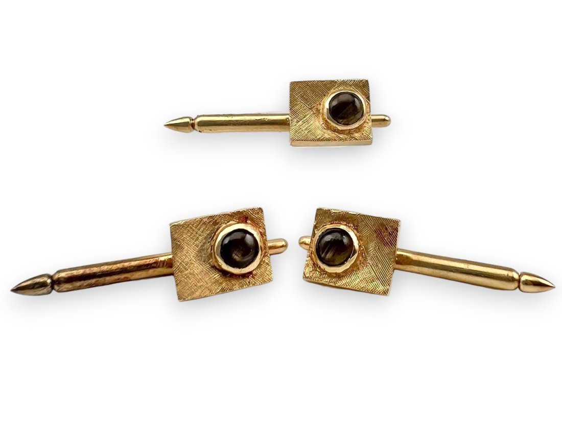 14K Mid Century Modern Shirt Studs: 14K Mid Century Modern Shirt Studs. 5.5g. Marked "14K". Each approximately 1.0625H x 0.3125W. All measurements are approximate. ALL CREDIT CARDS WILL BE MANUALLY VERIFIED PRIOR TO SHIPMENT.