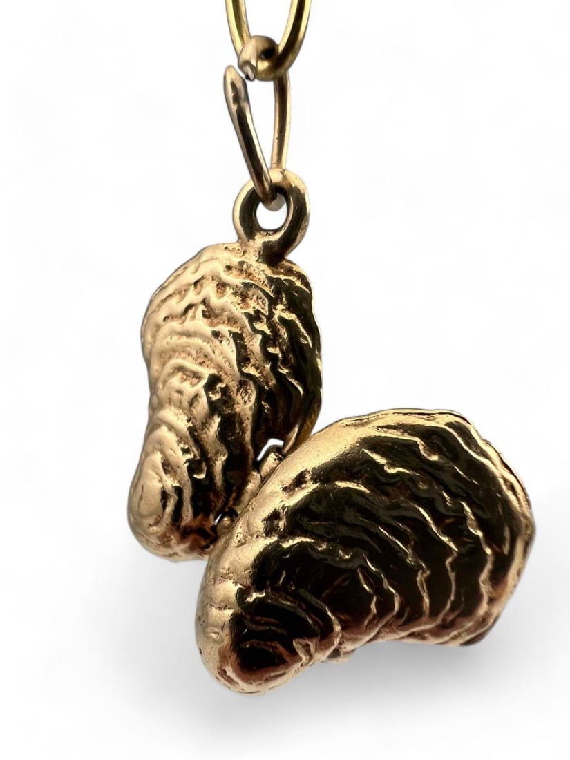 14K Oyster Shell Locket Charm: 14K Oyster Shell Locket Charm, 2.0g. Marked 14K. Approximately 0.75H x 0.375W in. ALL CREDIT CARDS WILL BE MANUALLY VERIFIED PRIOR TO SHIPMENT.