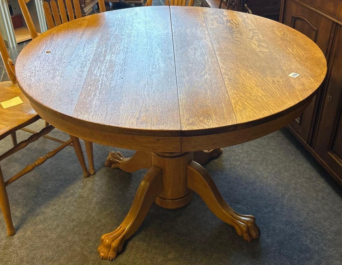 Round Oak Clawfoot Kitchen Table (1 of 4)