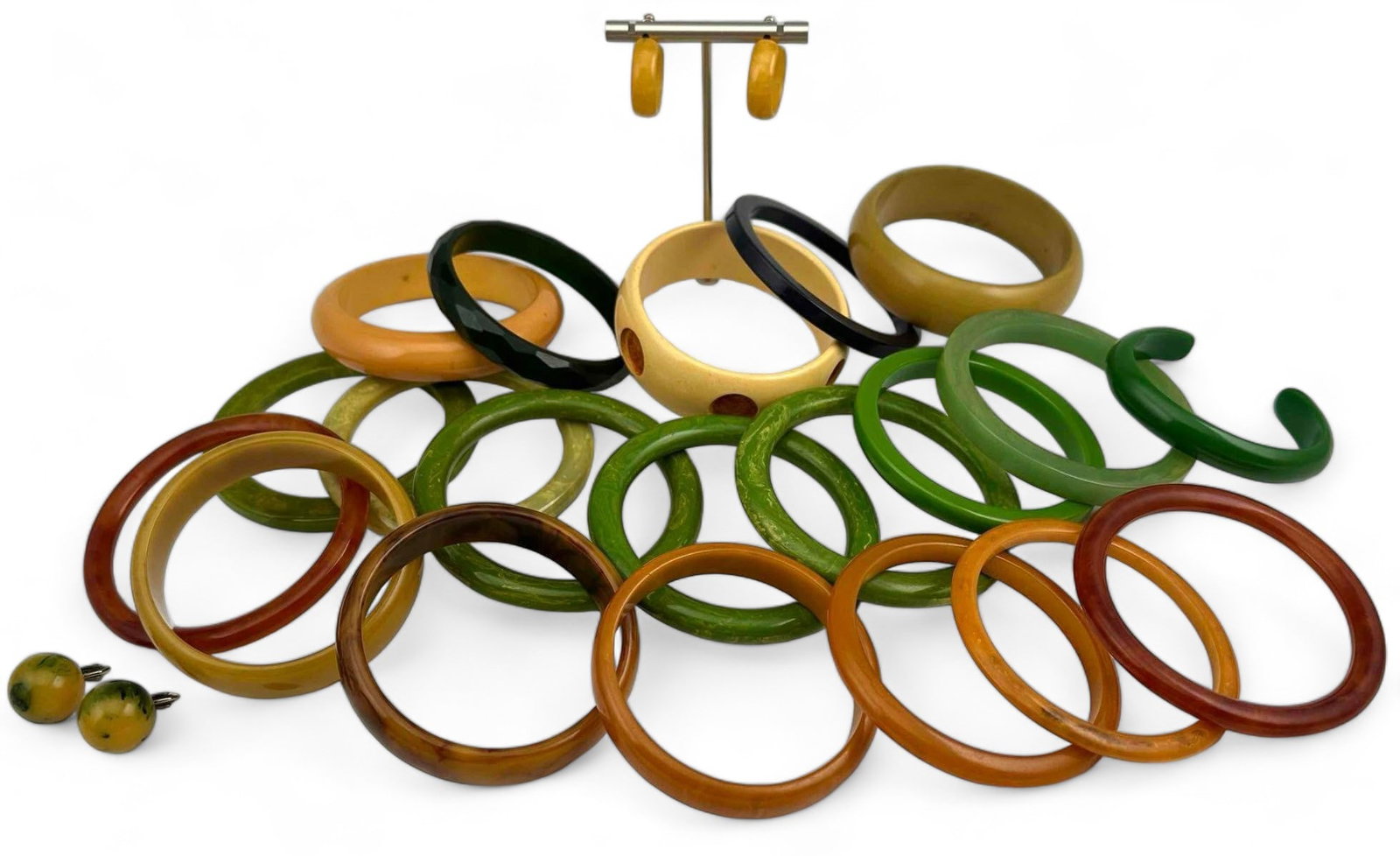 Collection Of Bakelite & Early Plastic Jewelry (1 of 14)