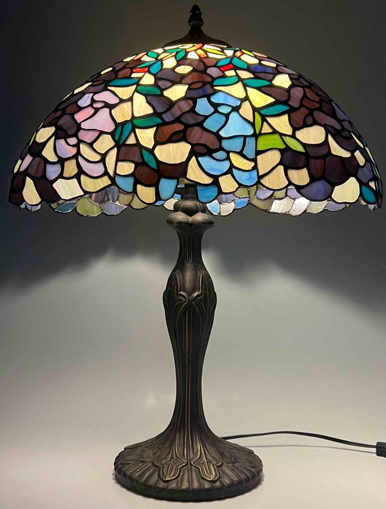 Tiffany Style Stained Glass Table Lamp (1 of 10)