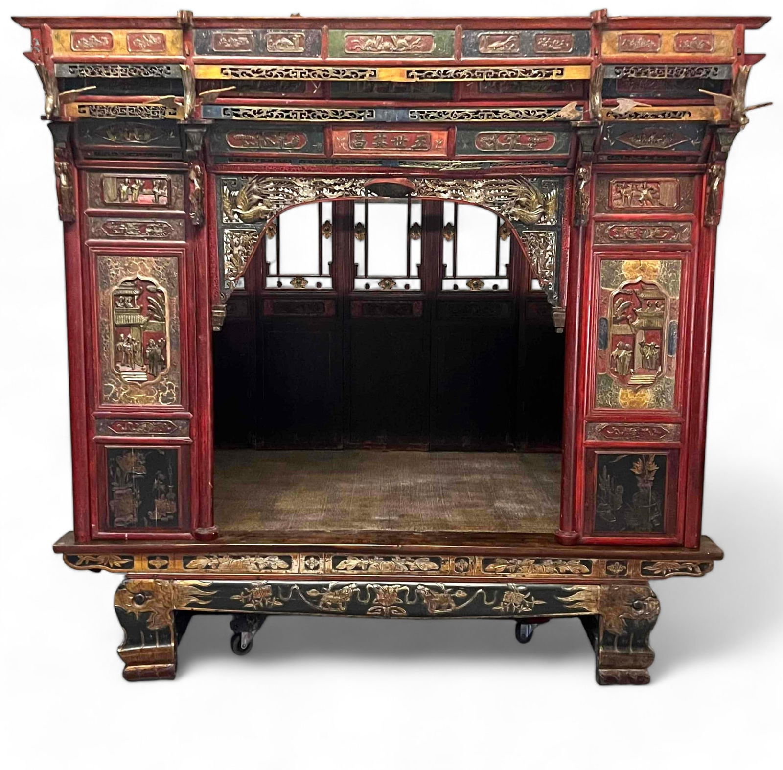 Finely Carved and Lacquered Antique Chinese Wedding Bed (1 of 20)
