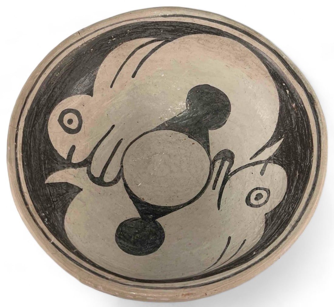 Native American Mibres Pueblo Style Pottery Rabbit Bowl (1 of 12)