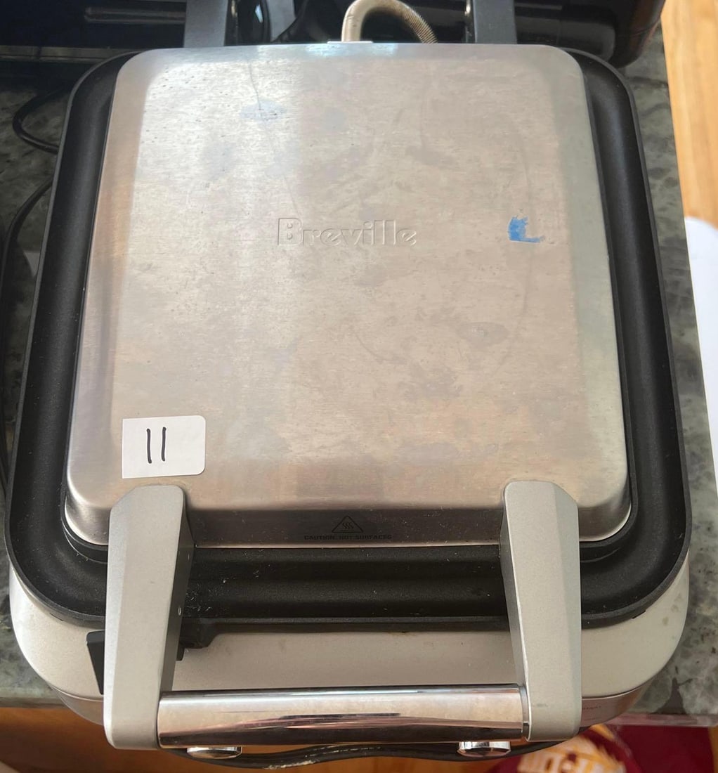 Breville Waffle Pro Four Slice Waffle Maker (1 of 3)