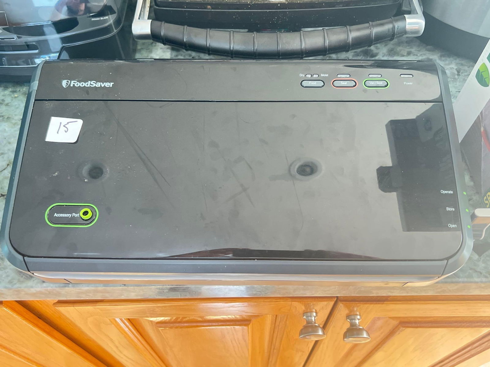 Food Saver Vacuum Sealer (1 of 3)