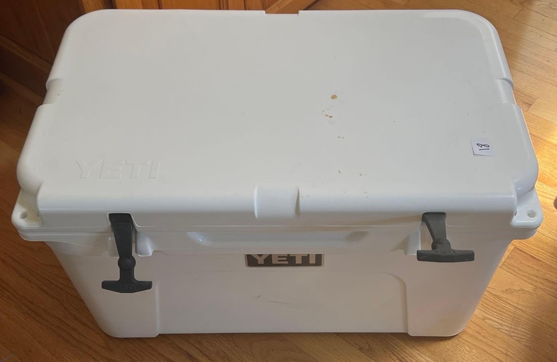 White Yeti Cooler (1 of 3)