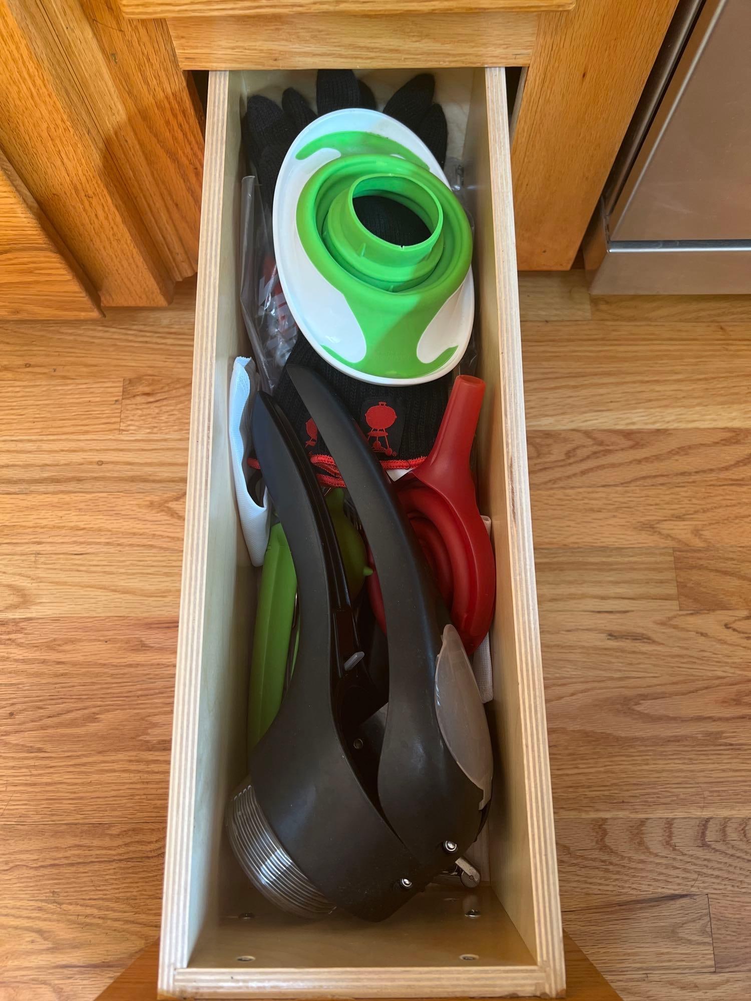 Three Drawers Of Kitchen Equipment: Three Drawers Of Kitchen Equipment, thermometer, garlic press, tongs, and more. Pick-Up will be Thursday Aug 8th & Saturday Aug 10th from 11:00-4:00. Shipped items must have shipping arranged by Satur