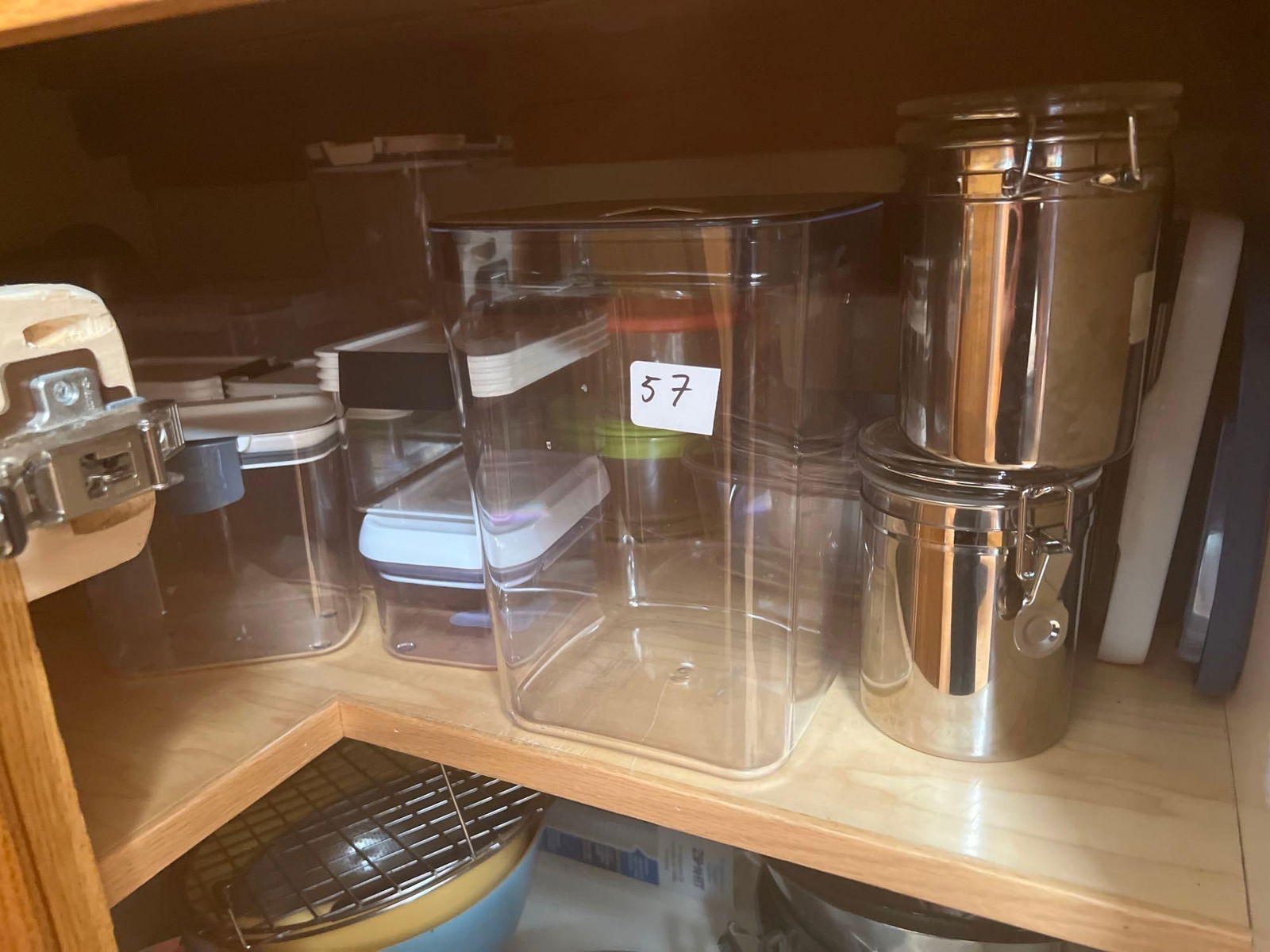 Lot Of Plastic Storage Containers (1 of 2)