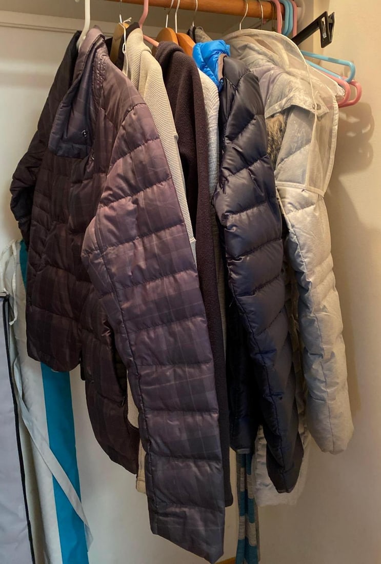 Lightweight Winter And Travel Jackets & Sweaters Size Small (1 of 4)