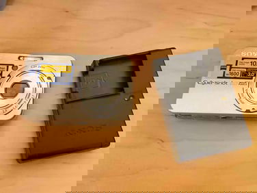 Sony Cyber Shot Digital Camera With Case