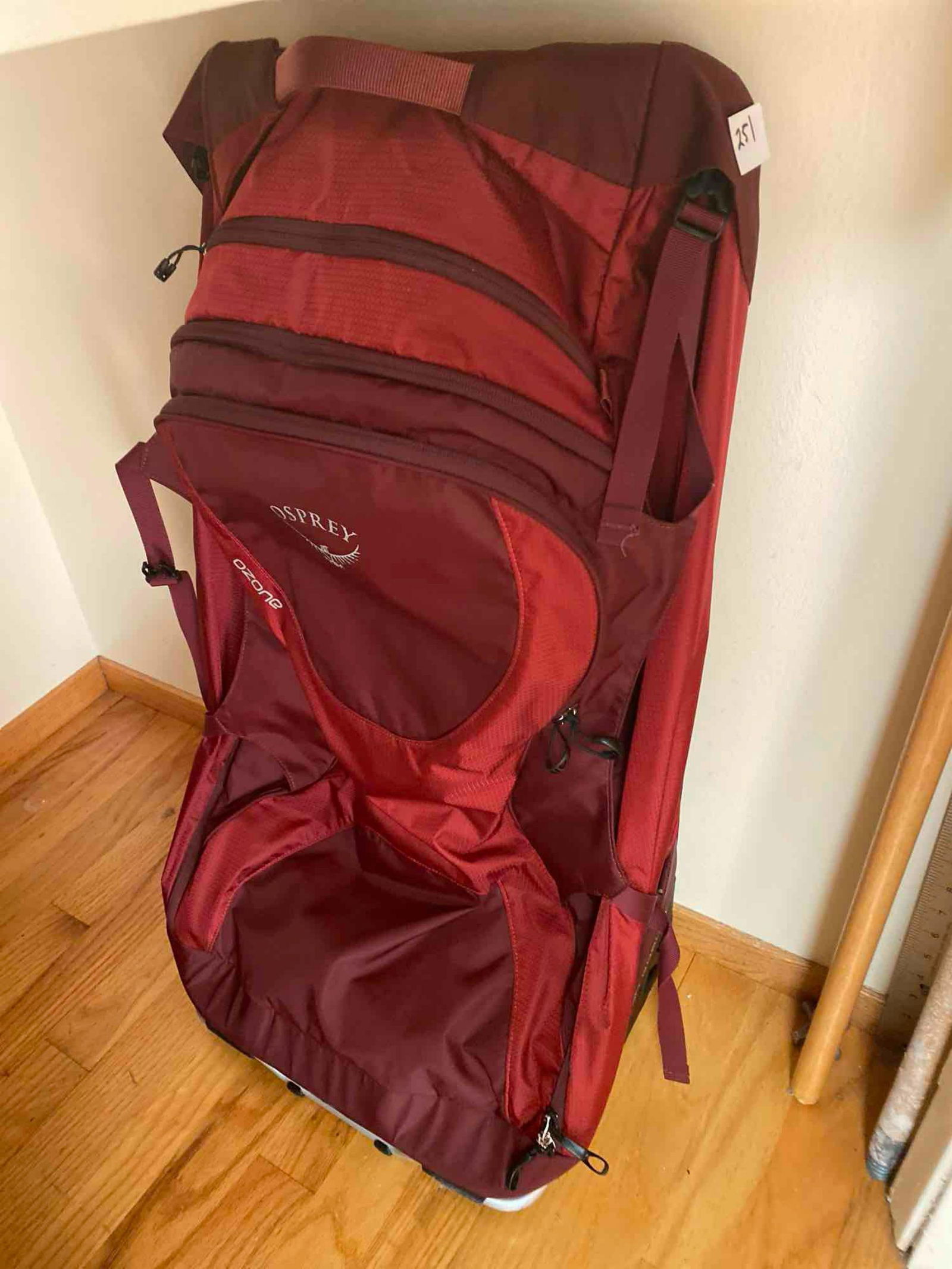 Osprey Red High Road Lt Rolling Suitcase (1 of 1)