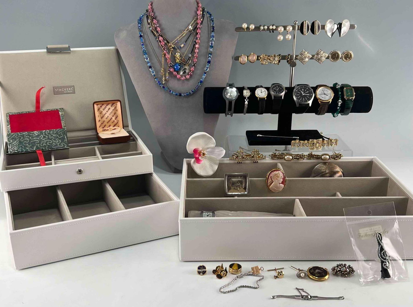 Costume Jewelry & Jewelry Boxes: Costume Jewelry & Jewelry Boxes. Largest(Flat Box) 14.375W x 10.0D x 2.75H in. Smallest (Cuff Link) 0.75H x 0.5W in. All Measurements are Approximate. ​​​​​​​