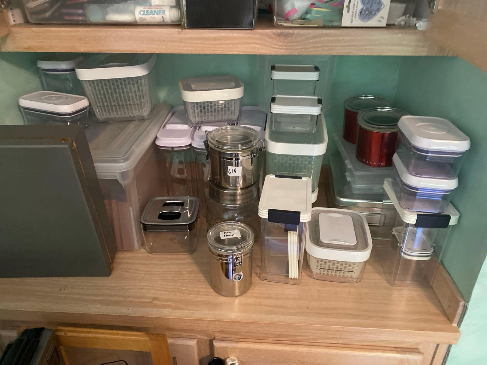 Lot Of Storage Containers: Lot Of Storage Containers Pick-Up will be Thursday Aug 8th & Saturday Aug 10th from 11:00-4:00. Shipped items must have shipping arranged by Saturday, Aug 10th. Items not picked up or without shipping