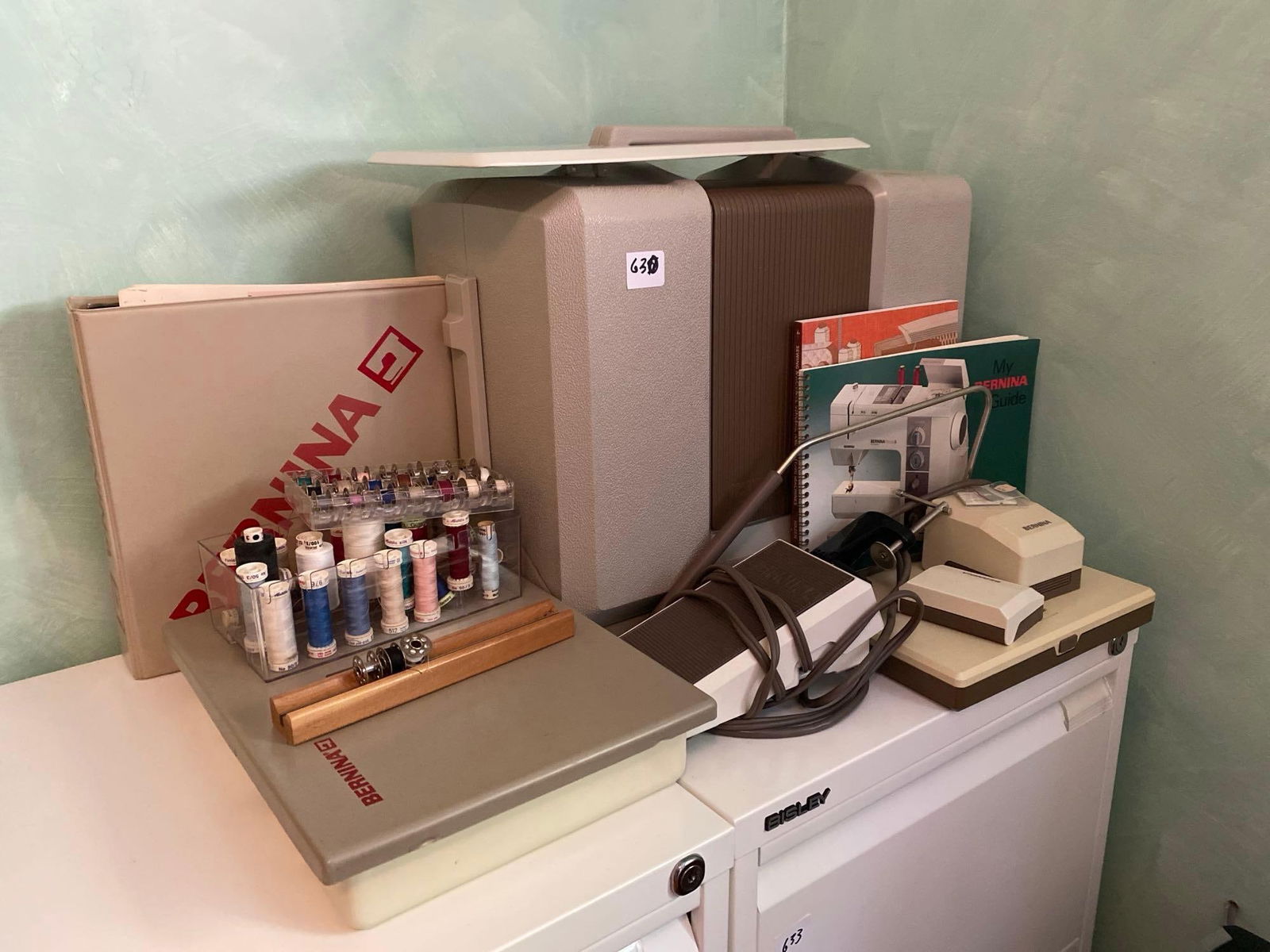 Bernina Sewing Machine With Accessories (1 of 5)