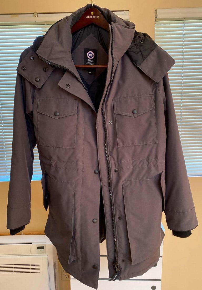 Canada Goose Down Puffer Jacket, Ladies Size Medium (1 of 8)