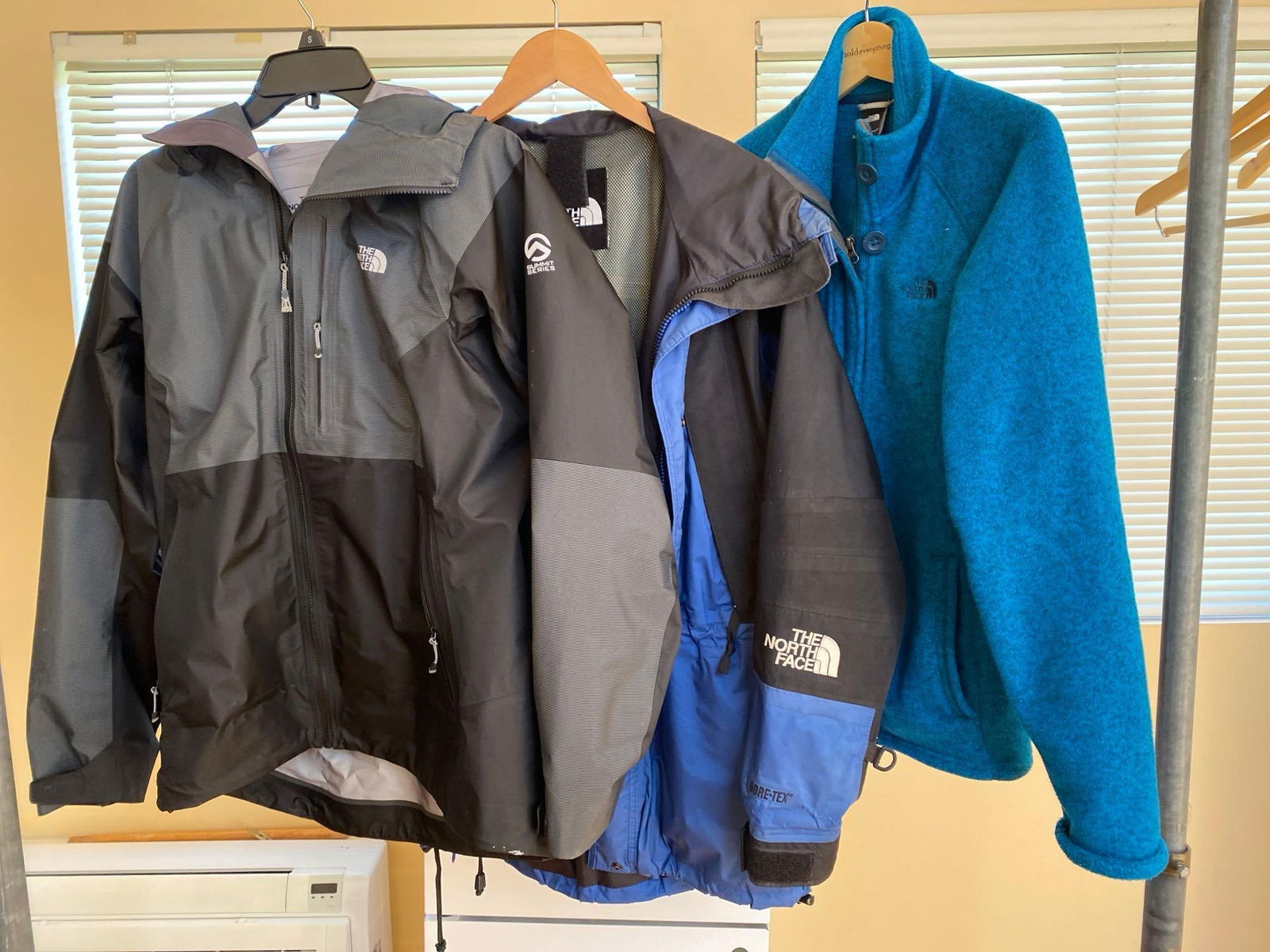 Ladies North Face Jackets, Fleece, And Pants, Size Medium (1 of 10)