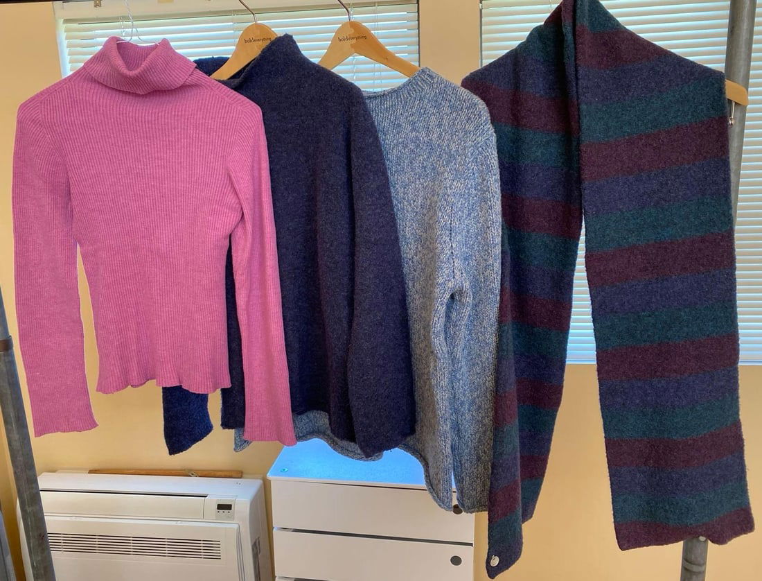Margaret O'Leary San Francisco Sweaters & Scarf, Size Small: Margaret O'Leary San Francisco Sweaters & Scarf, size small ​​​​​​​SHIPPING AVAILABLE FOR THIS LOT THROUGH LISTED SHIPPERS Pick-Up will be Thursday Aug 8th &
