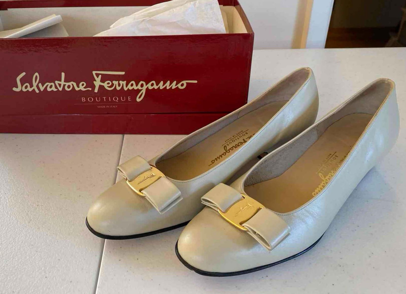 Vintage White Leather Salvatore Ferragamo Shoes: Vintage White Leather Salvatore Ferragamo Shoes, Size 7 1/2. ​​​​​​​SHIPPING AVAILABLE FOR THIS LOT THROUGH LISTED SHIPPERS Pick-Up will be Thursday Aug 8th &