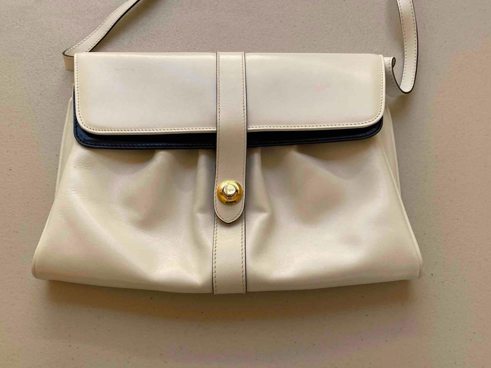 Vintage Salvatore Ferragamo Italian Leather Shoulder Bag: Vintage Salvatore Ferragamo Italian Leather Shoulder Bag ​​​​​​​SHIPPING AVAILABLE FOR THIS LOT THROUGH LISTED SHIPPERS Pick-Up will be Thursday Aug 8th & Sat