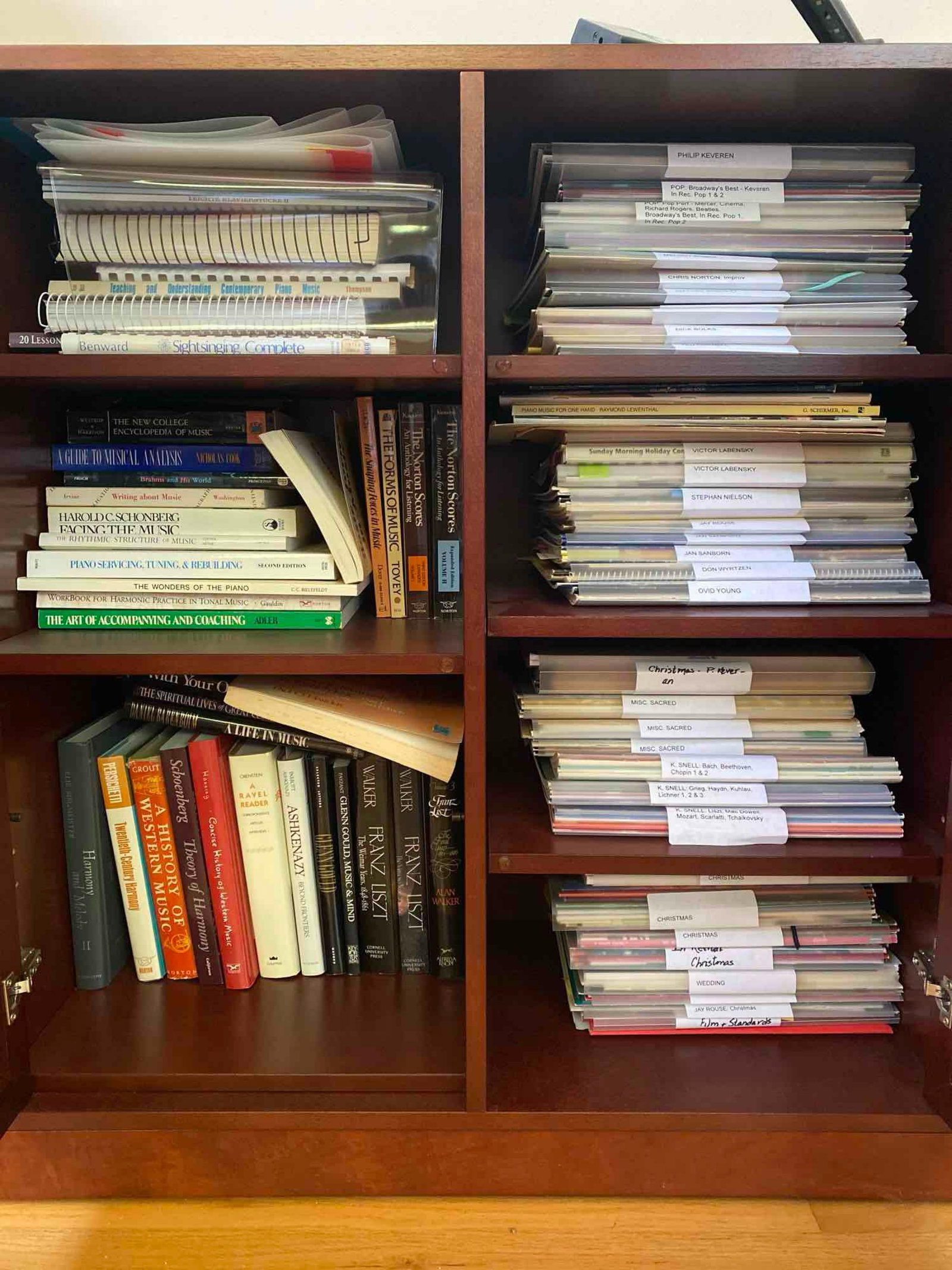Large Lot Of Sheet Music & Books: Large Lot Of Sheet Music & Books Pick-Up will be Thursday Aug 8th & Saturday Aug 10th from 11:00-4:00. Shipped items must have shipping arranged by Saturday, Aug 10th. Items not picked up or without s