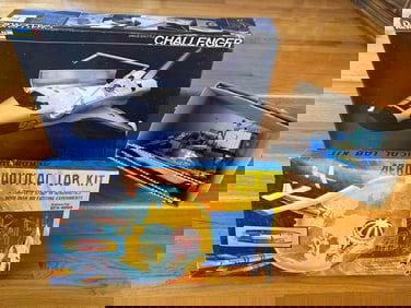 1980'S Aeronautical Lab Kit & Challender Space Shuttle Model Kit