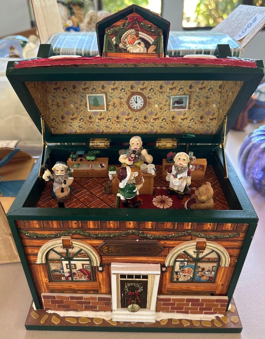 San Francisco Music Box Company Christmas Music Box: San Francisco Music Box Company Christmas Music Box Pick-Up will be Thursday Aug 8th & Saturday Aug 10th from 11:00-4:00. Shipped items must have shipping arranged by Saturday, Aug 10th. Items not pic