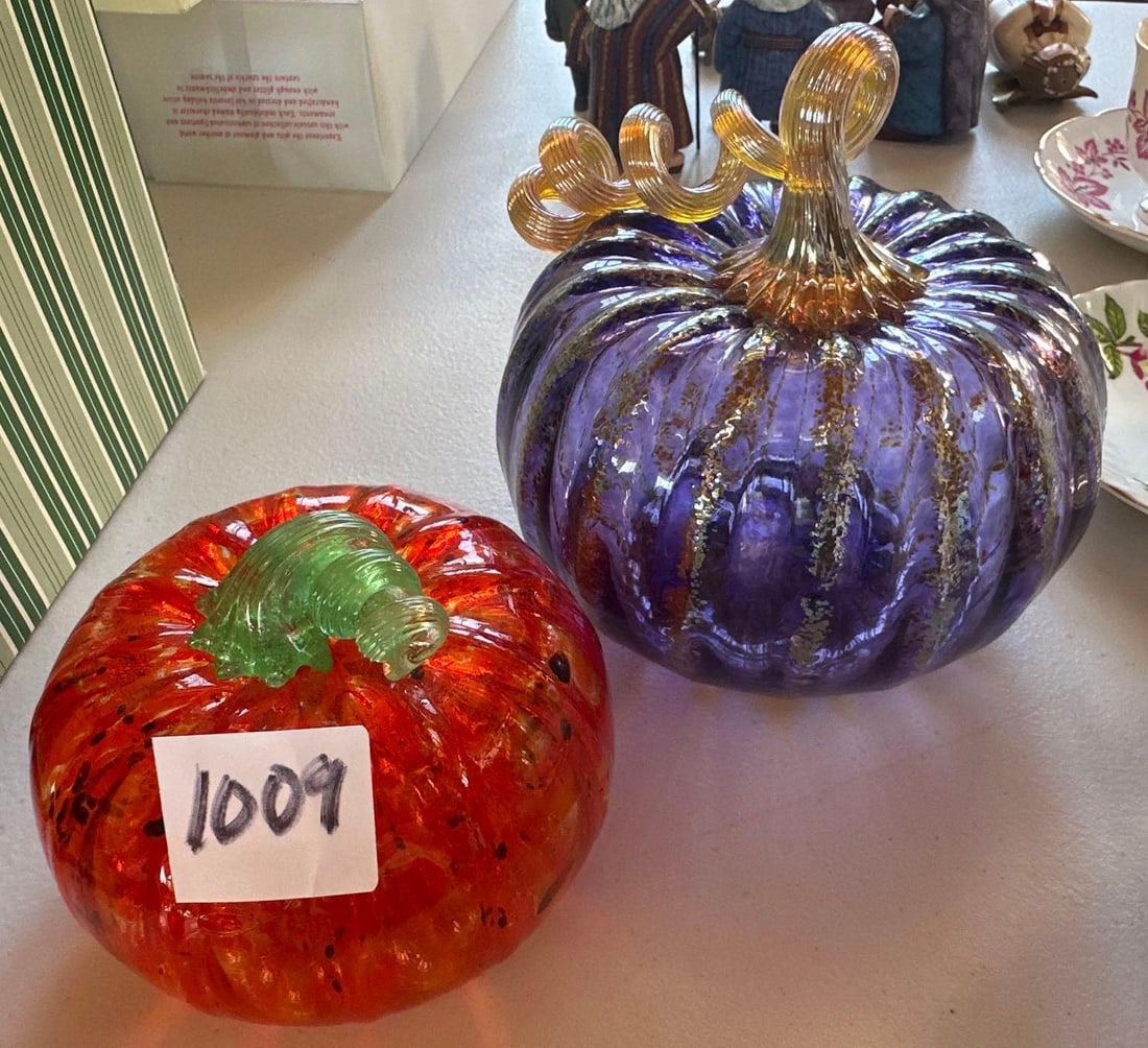 Two Art Glass Pumpkins (1 of 4)