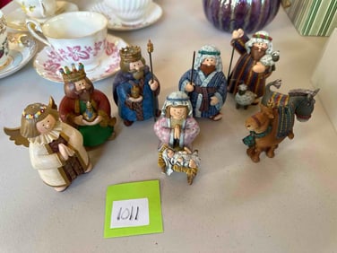 Nativity Scene, Nine Pieces