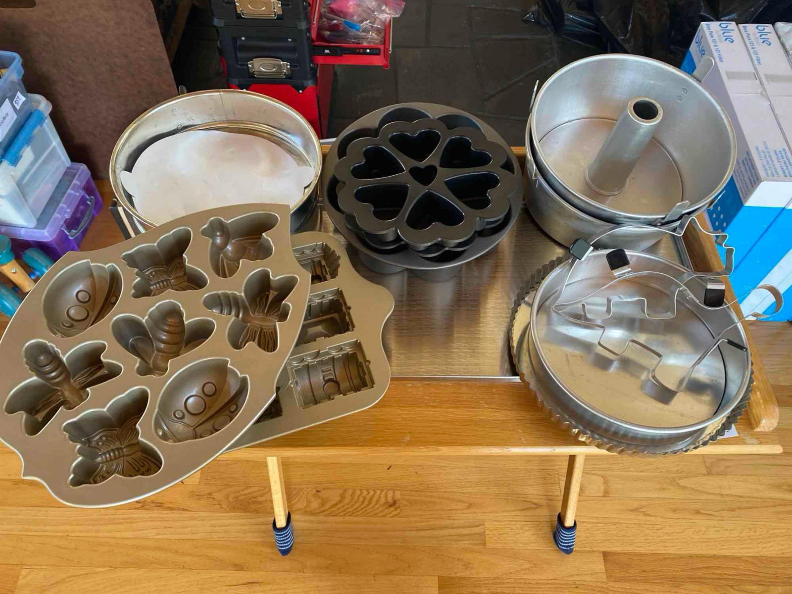 Lot Of Cake & Tart Pans: Lot Of Cake & Tart Pans Pick-Up will be Thursday Aug 8th & Saturday Aug 10th from 11:00-4:00. Shipped items must have shipping arranged by Saturday, Aug 10th. Items not picked up or without shipping b