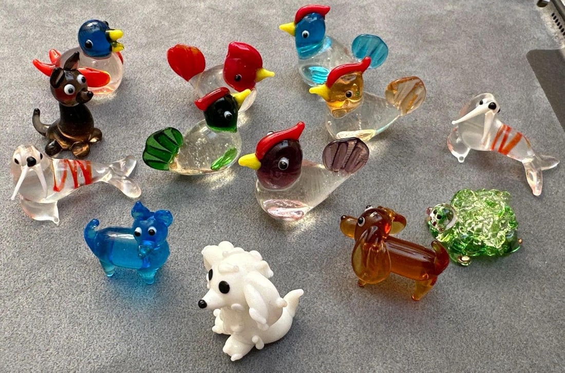 Collection Of Miniature Art Glass Animals: Collection Of Miniature Art Glass Animals. Each approximately 1.0in wide. ​​​​​​​SHIPPING AVAILABLE FOR THIS LOT THROUGH LISTED SHIPPERS Pick-Up will be Thurs