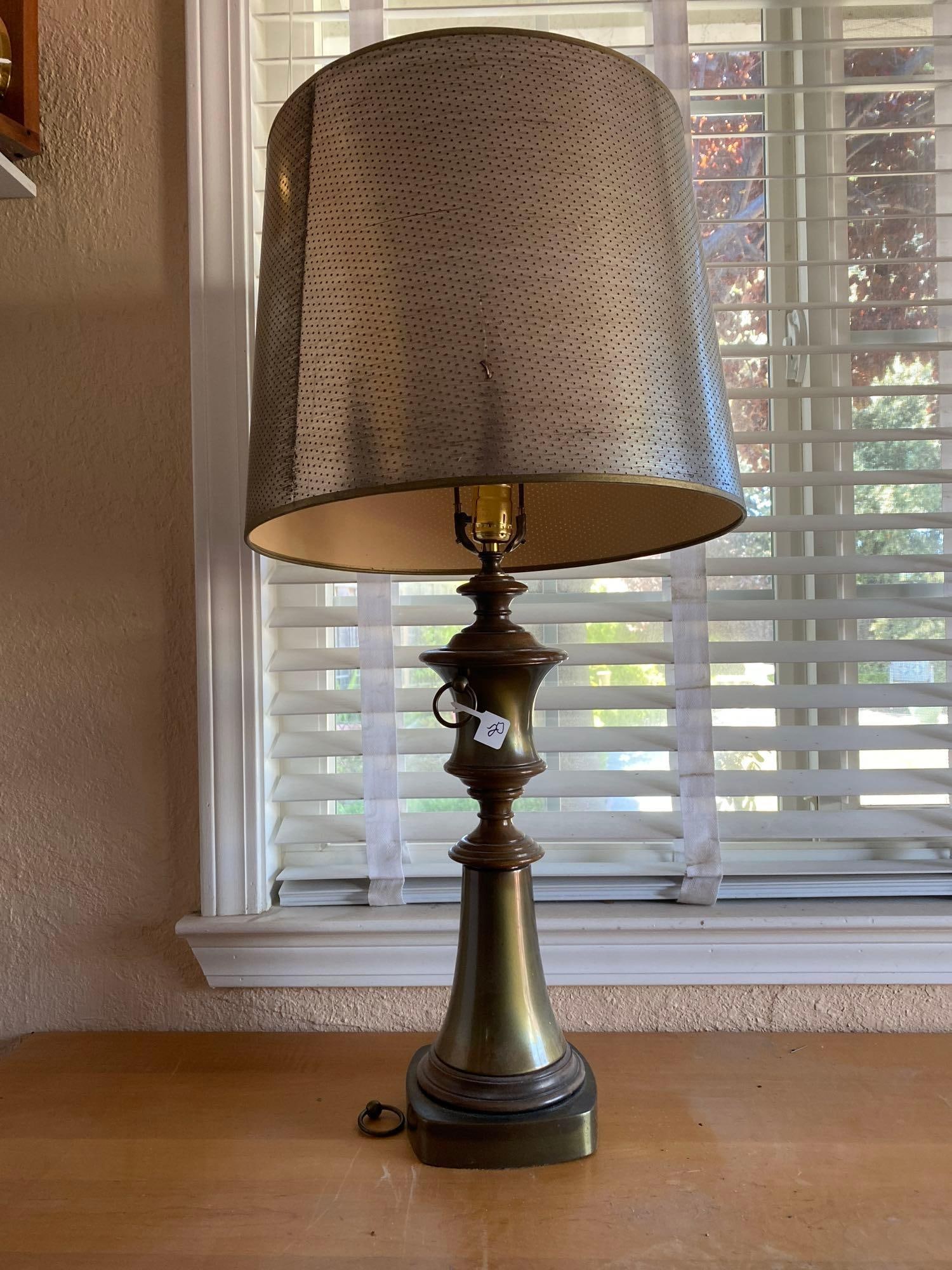 Vintage Brass & Wood Table Lamp. (1 of 7)