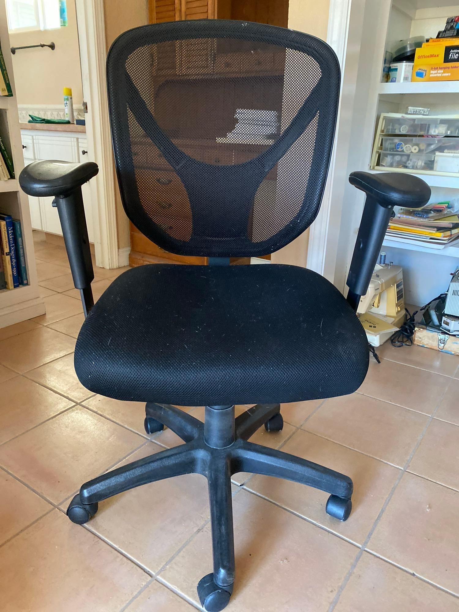 Rolling Black Mesh Office Chair. (1 of 3)