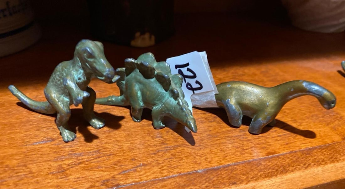 Three Srg Co Miniature Metal Dinosaurs, Stegosaurus, Brachiosaurus, T-Rex: Three SRG Co miniature metal dinosaurs, stegosaurus, brachiosaurus, T-Rex.