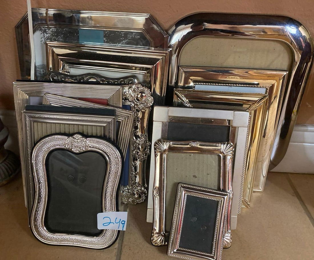 Lot Of Silver Metal Picture Frames: Lot Of Silver Metal Picture Frames.