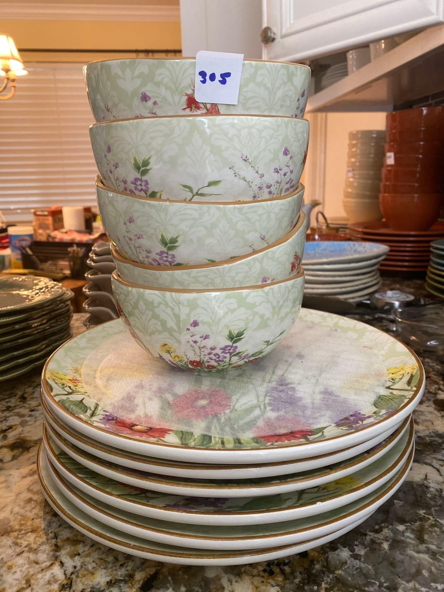 Set Of Spring Floral Pattern Plates & Bowls: Set of Spring Floral Pattern Plates & Bowls. Includes six plates and five bowls. NO SHIPPING AVAILABLE FOR THIS LOT, LOCAL PICK UP ONLY